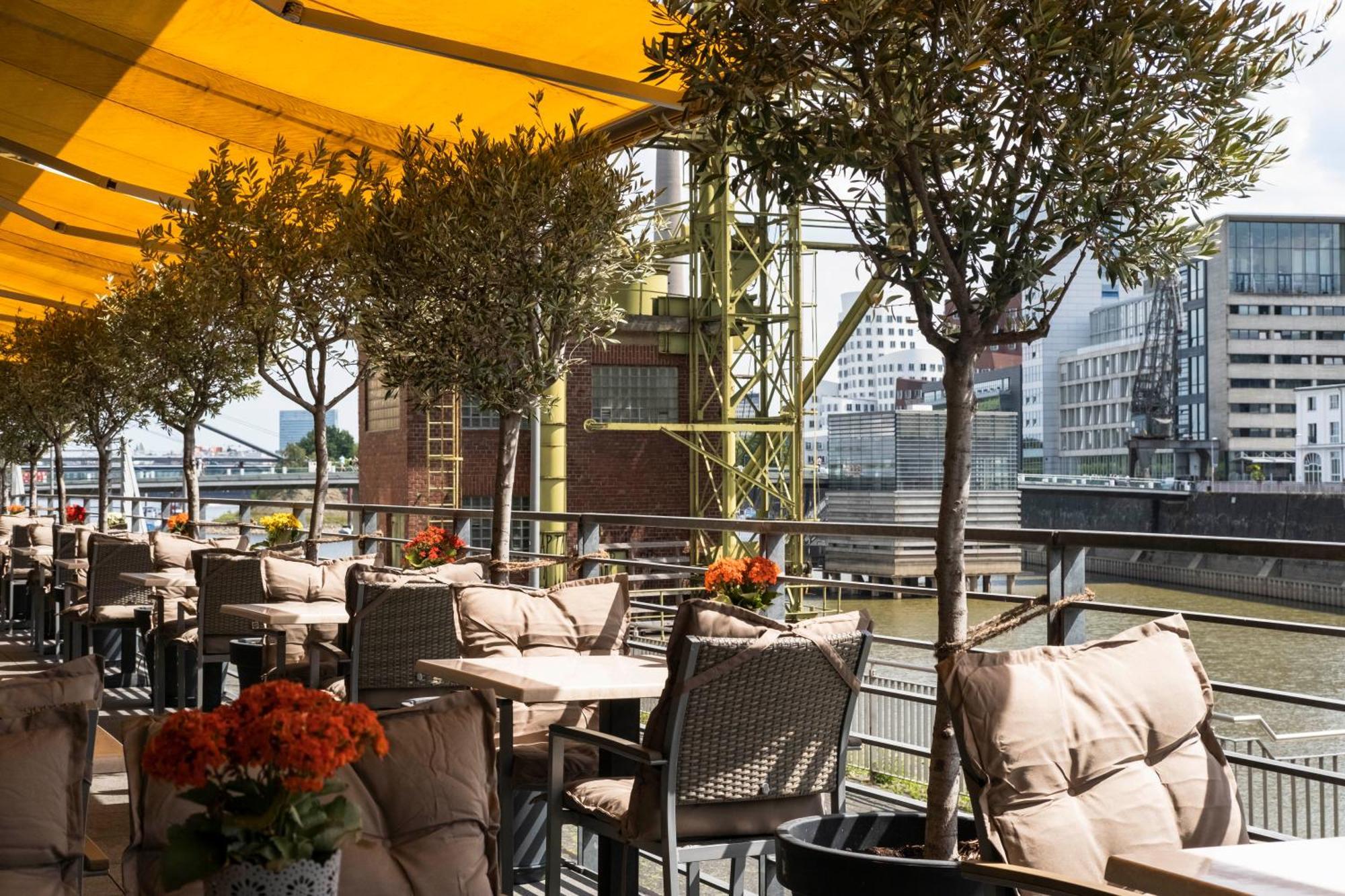Courtyard By Marriott Duesseldorf Hafen — Photos 1